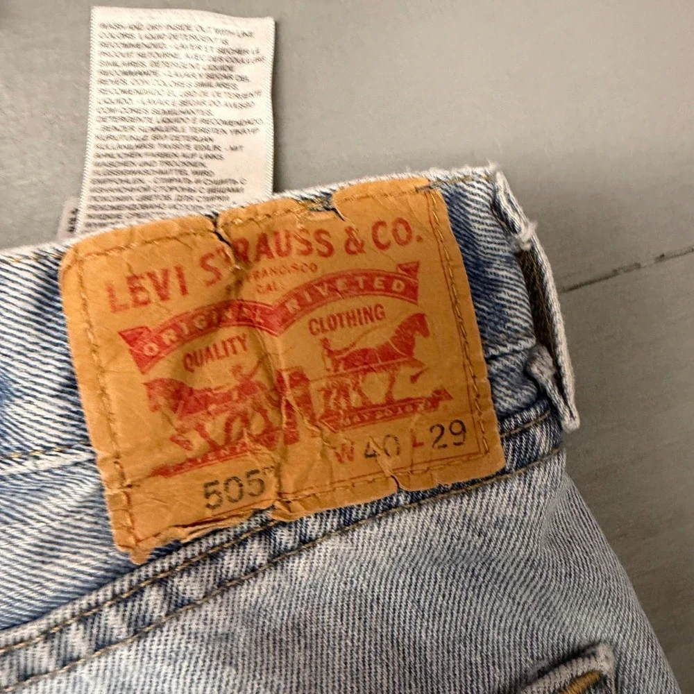 Levis 505 Regular Fit Straight Leg Jeans Mens 40x29 Light Wash Distressed Blue